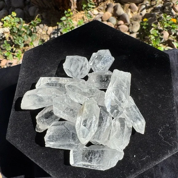 Clear Quartz Point Cluster - Natural Crystal lot - Picture 3 of 3